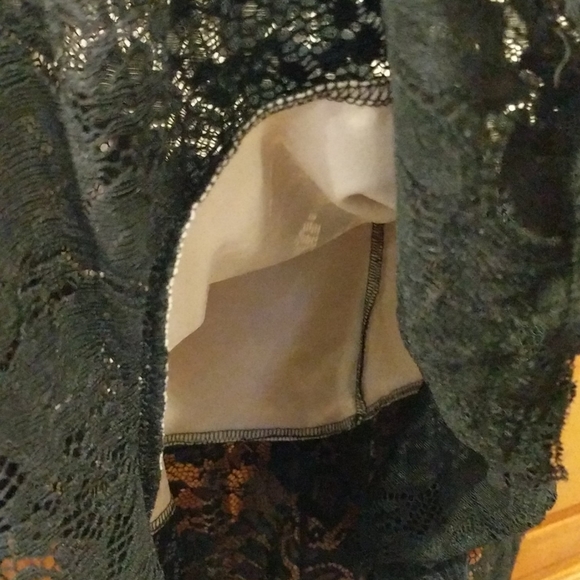 Thalia Sodi Black lace with Cream underlayer - Picture 7 of 9